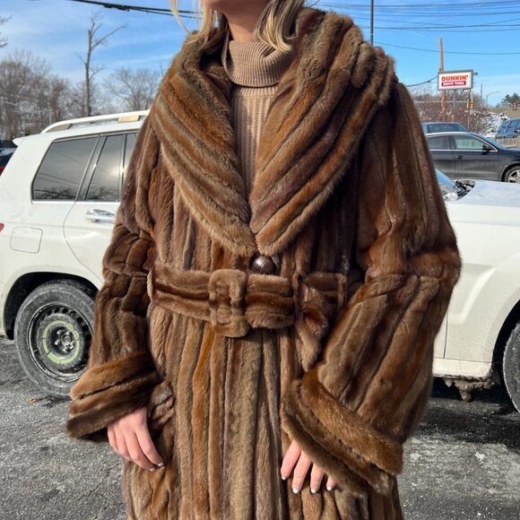 Vintage Fendi Mink Fur in Wild Brown - Picture 2 of 8